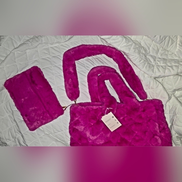 OLIVER THOMAS: Vegan Fluffy Fur Raspberry Tote & Matching Clip-on Interior Pouch - Picture 6 of 16